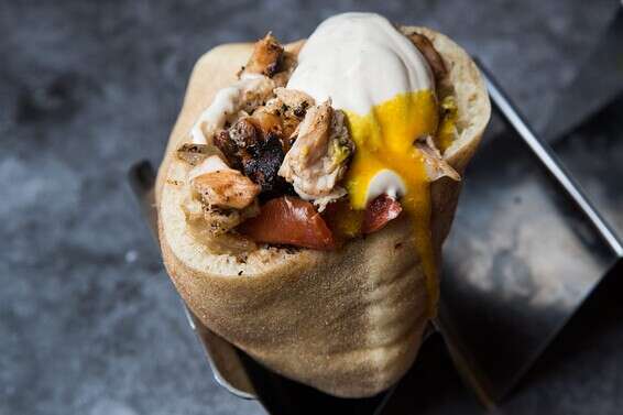 עוד פיתה תל אביבית מפתה - הגאון // צילום: באדיבות הגאון